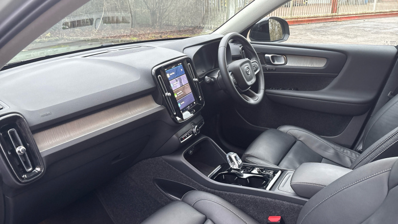 Volvo XC40 2.0 B4P Ultra Dark 5dr Auto Petrol Estate